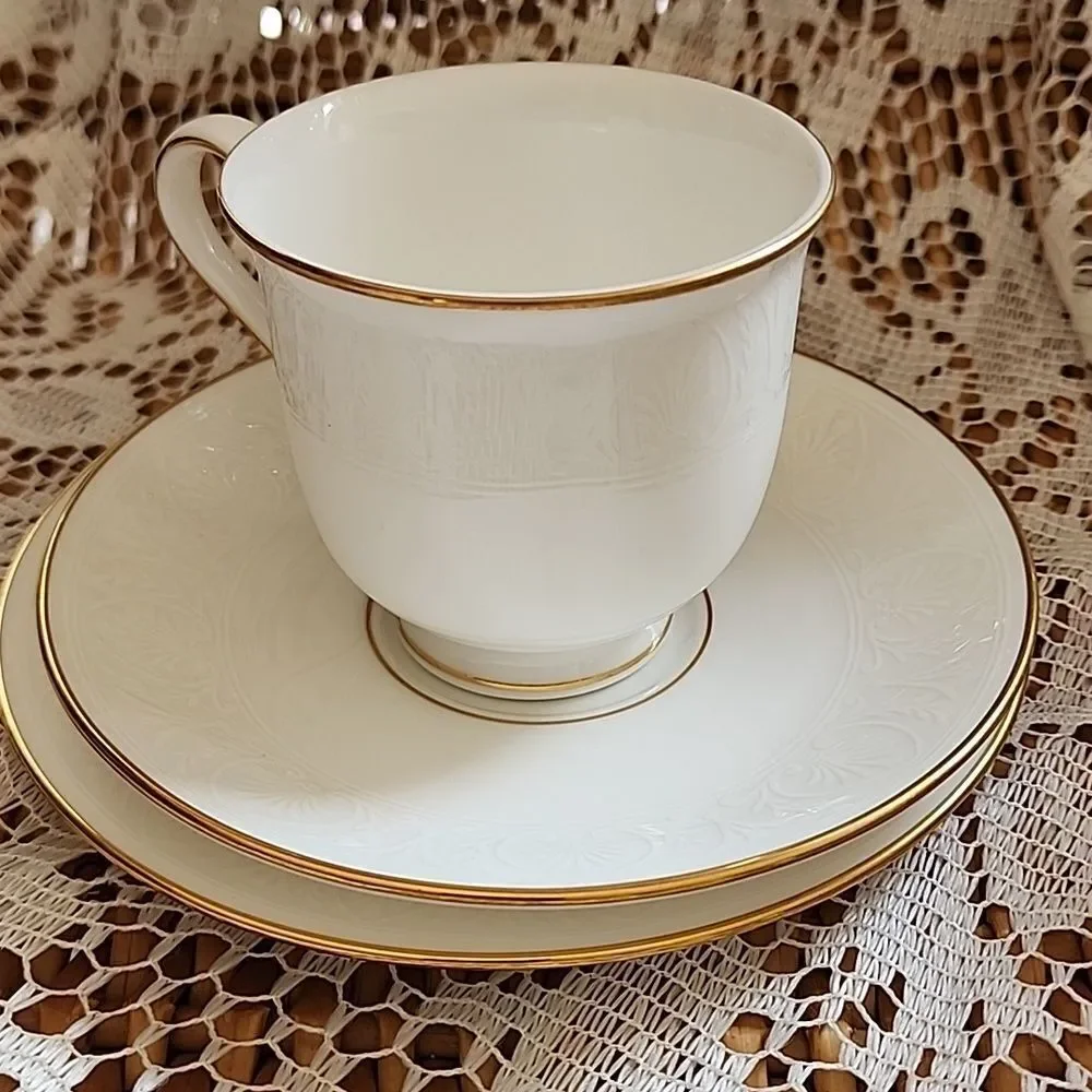 Lenox Bone china 'Hannah' Gold Band Debut Collection